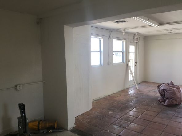 2464 Davis Blvd, Naples, FL 34104